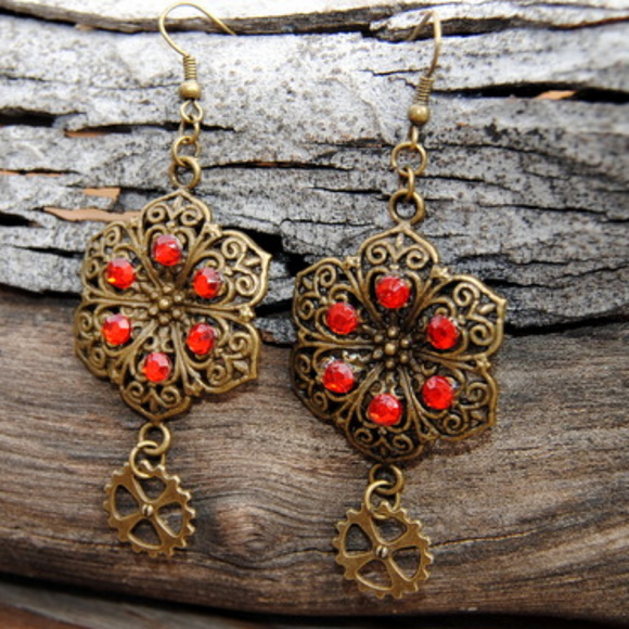 Filigree Star with Red Swarovski Crystals - Picture 1 of 1